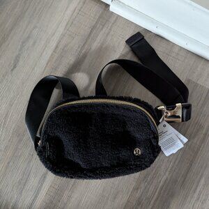 NWT Lululemon Everywhere Belt Bag in Black